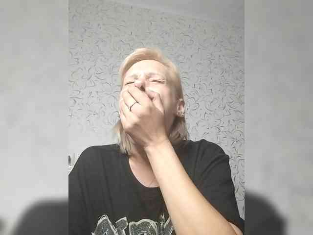 JulieSilver webcam