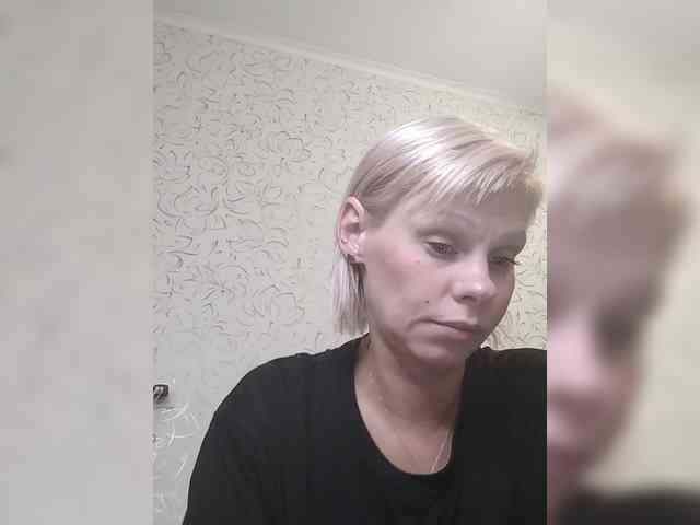 JulieSilver webcam