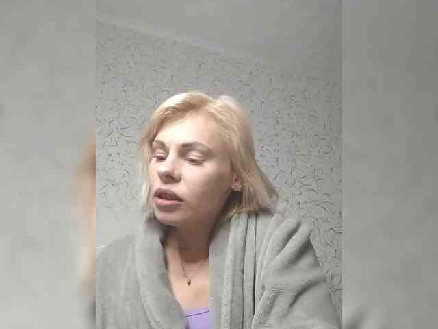 JulieSilver webcam