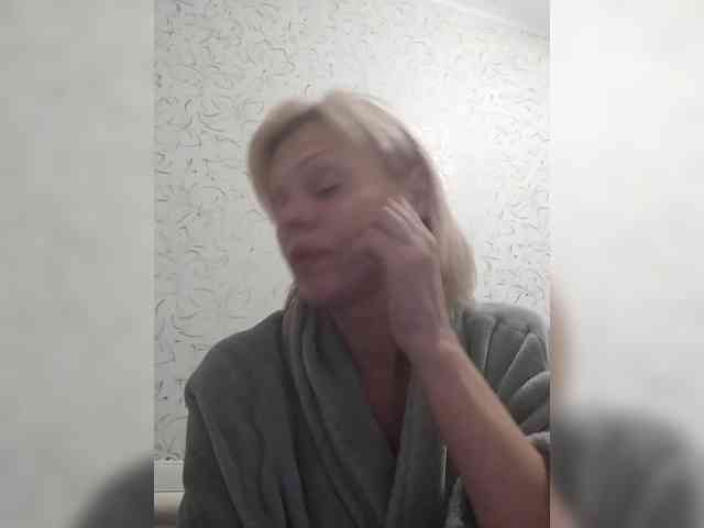 JulieSilver webcam