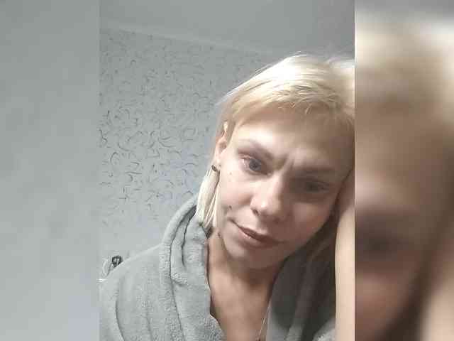 JulieSilver webcam