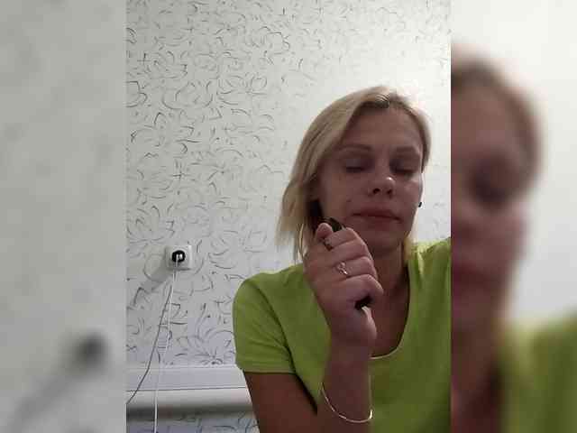 JulieSilver webcam