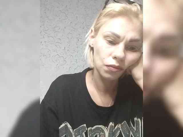 JulieSilver webcam