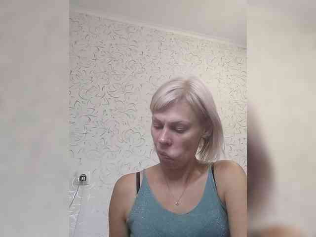 JulieSilver webcam