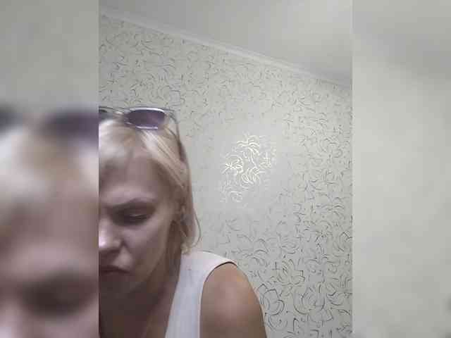 JulieSilver webcam