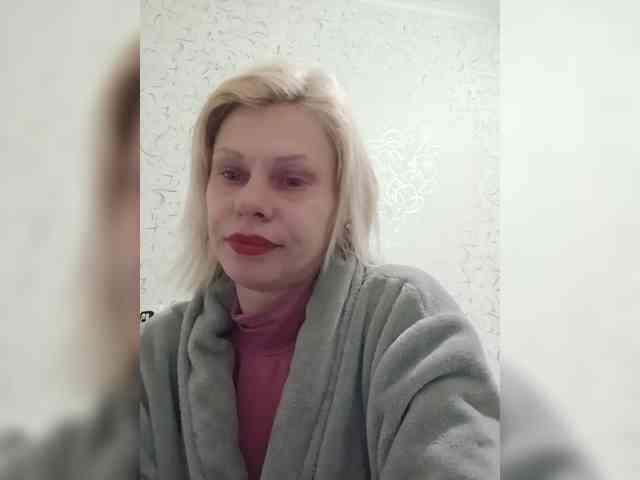 JulieSilver webcam