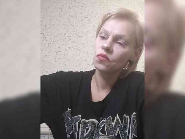 JulieSilver webcam