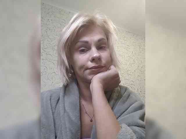 JulieSilver webcam