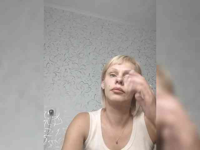 JulieSilver webcam