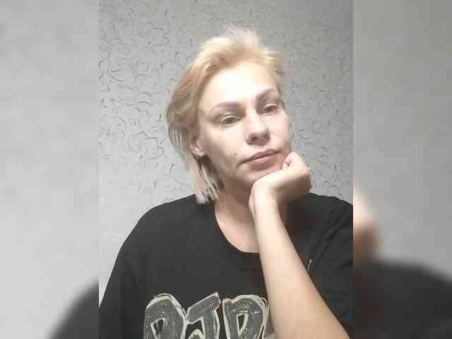 JulieSilver webcam