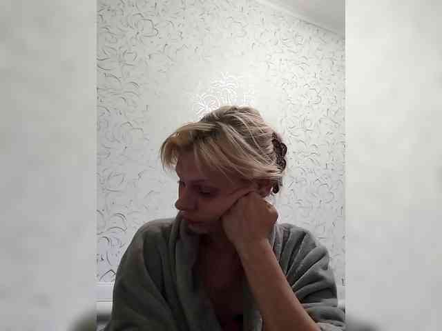 JulieSilver webcam