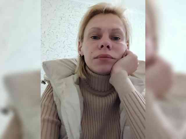 JulieSilver webcam