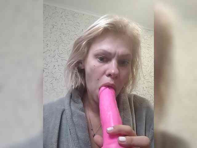 JulieSilver webcam