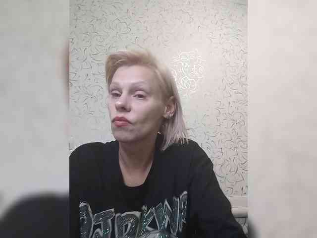JulieSilver webcam