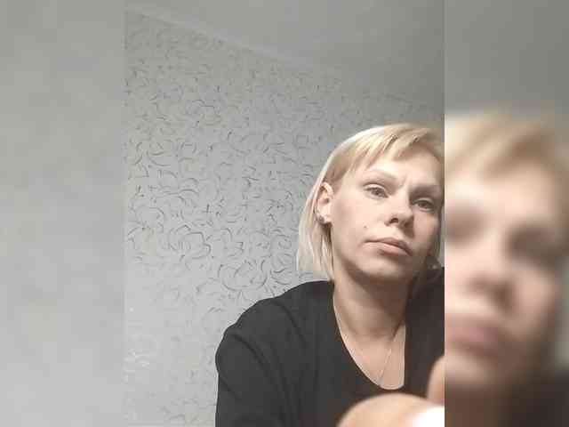 JulieSilver webcam