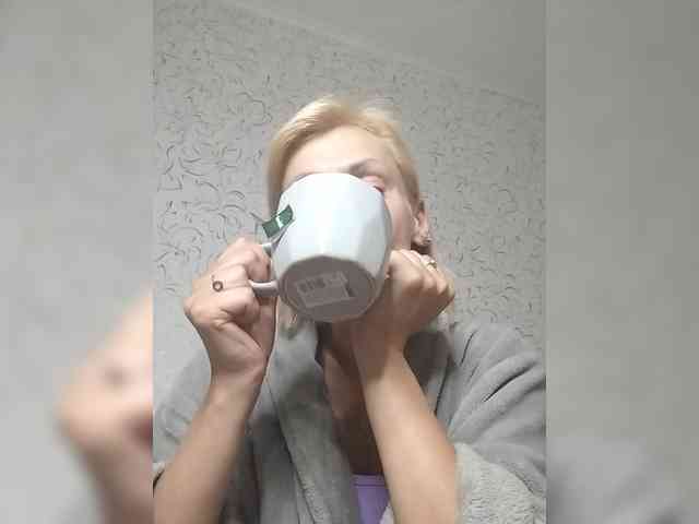 JulieSilver webcam