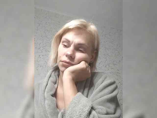 JulieSilver webcam