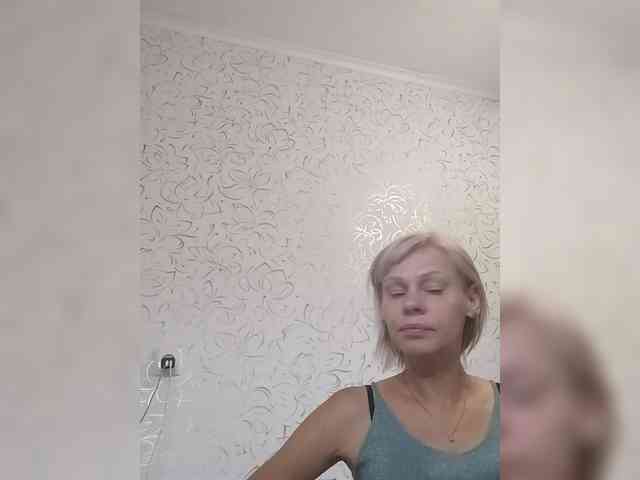 JulieSilver webcam