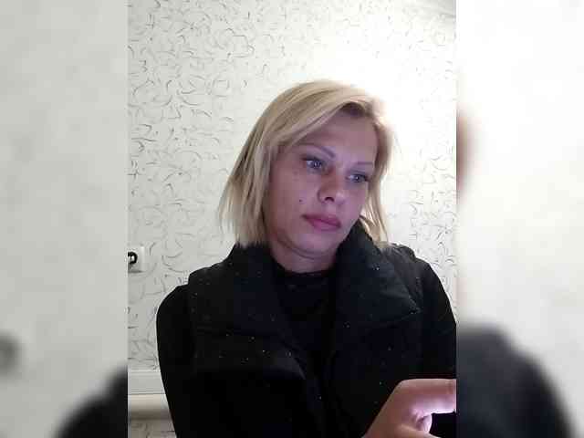 JulieSilver webcam