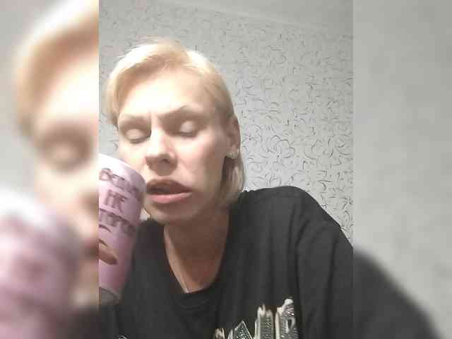 JulieSilver webcam