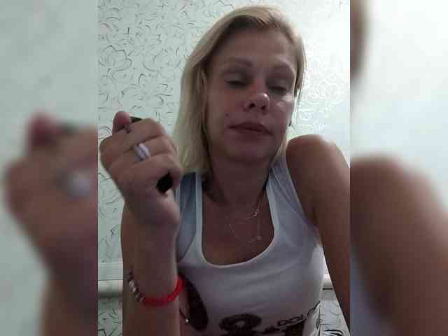 JulieSilver webcam