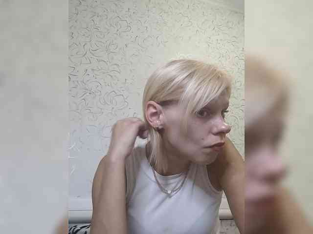 JulieSilver webcam