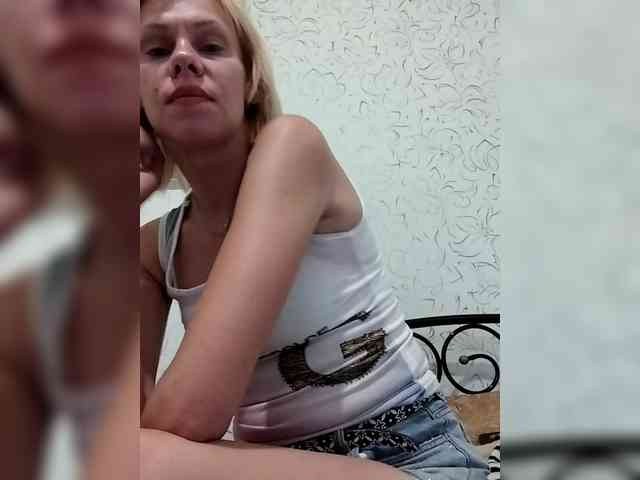 JulieSilver webcam
