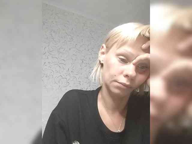JulieSilver webcam