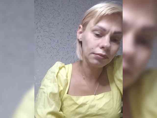 JulieSilver webcam