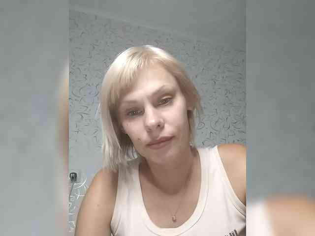 JulieSilver webcam