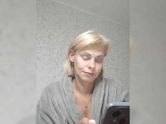 JulieSilver webcam