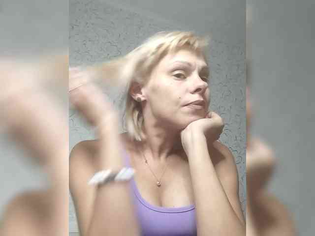 JulieSilver webcam