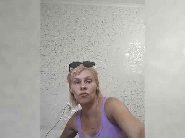 JulieSilver webcam