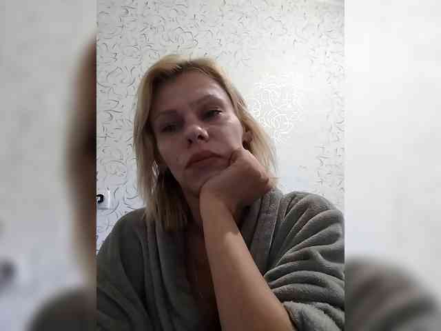 JulieSilver webcam