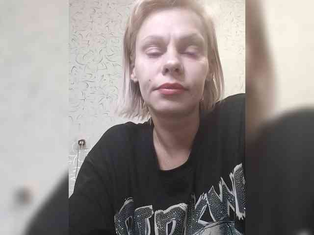 JulieSilver webcam
