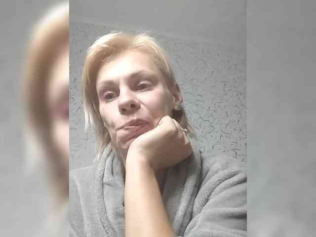 JulieSilver webcam