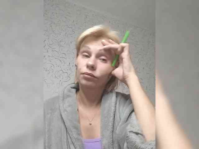 JulieSilver webcam