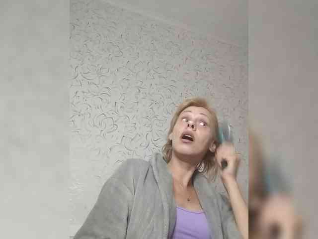 JulieSilver webcam