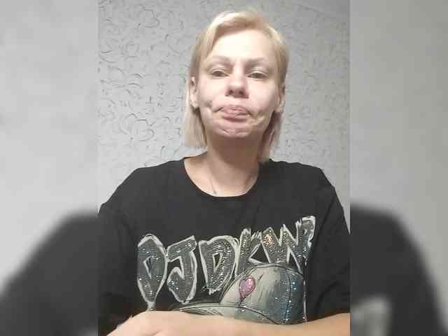 JulieSilver webcam