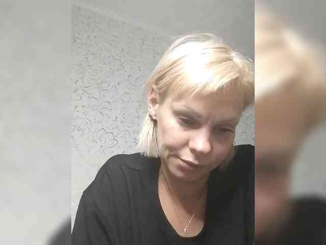 JulieSilver webcam