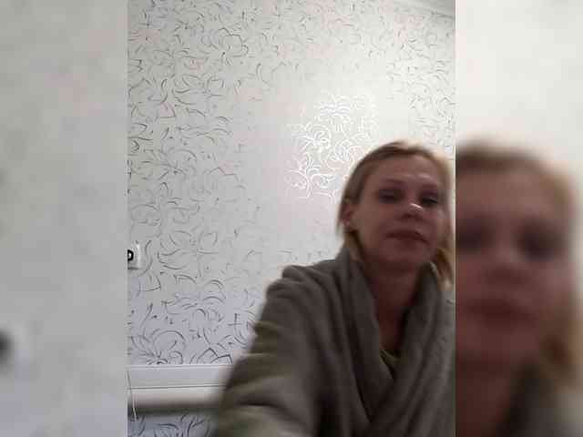 JulieSilver webcam