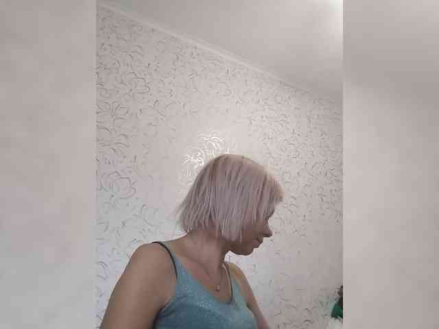 JulieSilver webcam