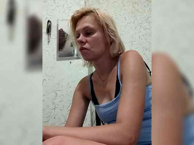 JulieSilver webcam