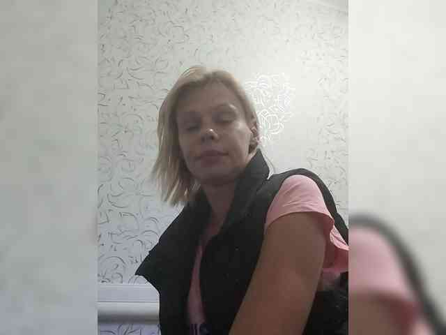 JulieSilver webcam