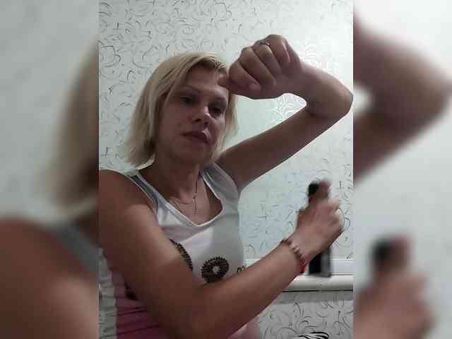 JulieSilver webcam