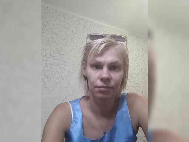 JulieSilver webcam