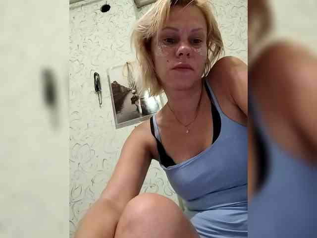 JulieSilver webcam