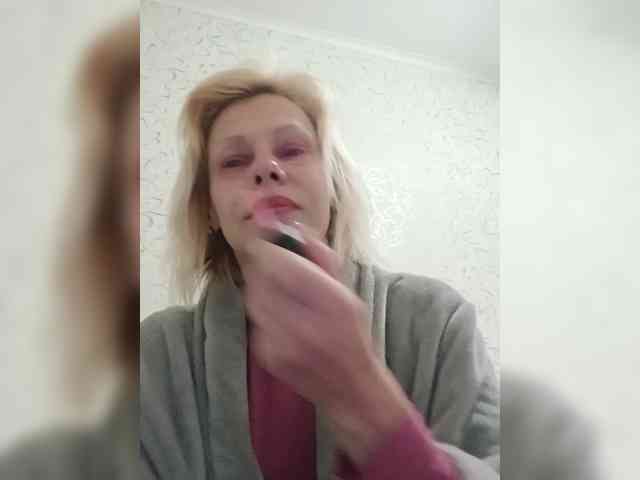 JulieSilver's webcam live show