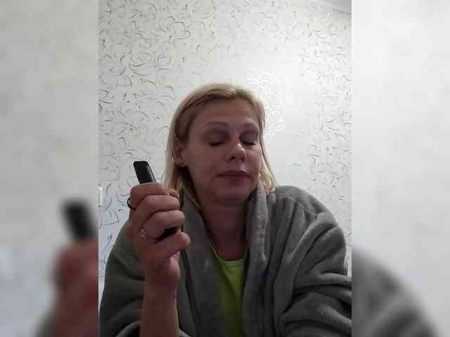 JulieSilver webcam