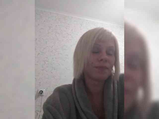 JulieSilver webcam